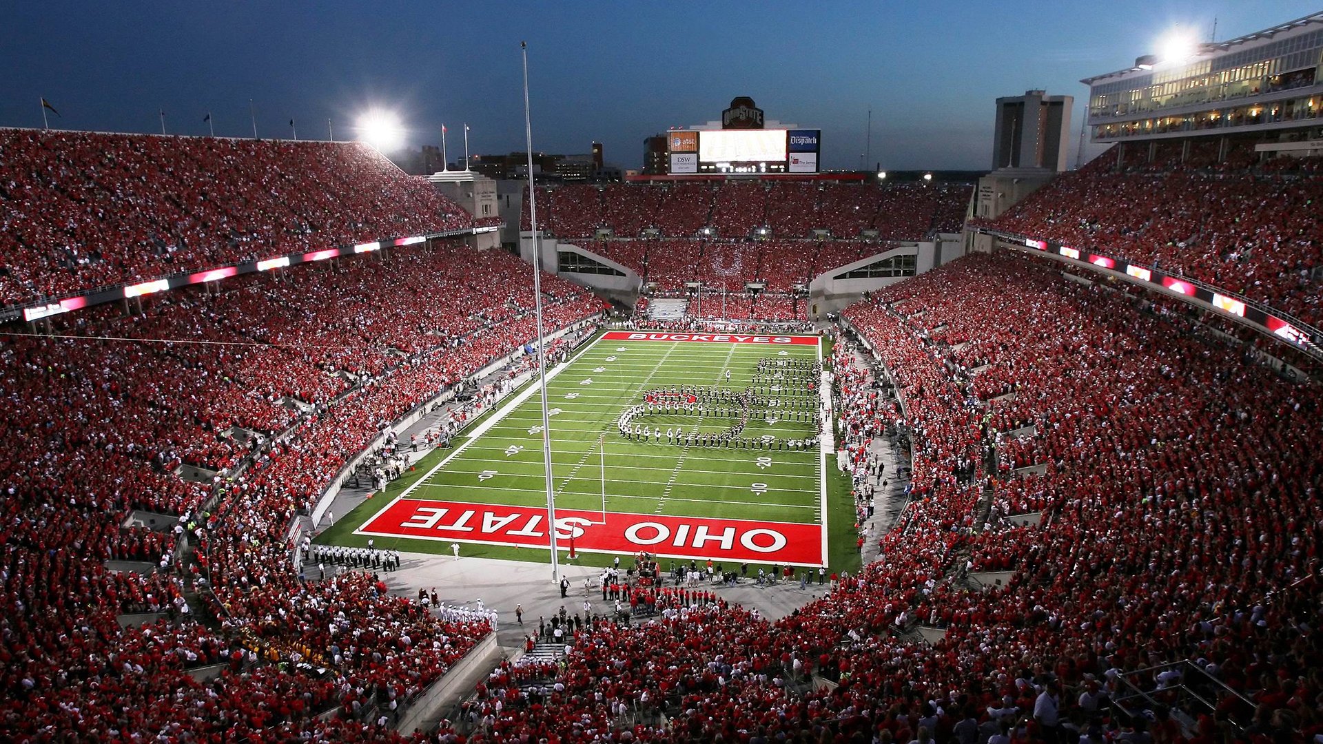 “智慧足球场地：AI裁判与实时数据分析应用推广”，智慧足球公园