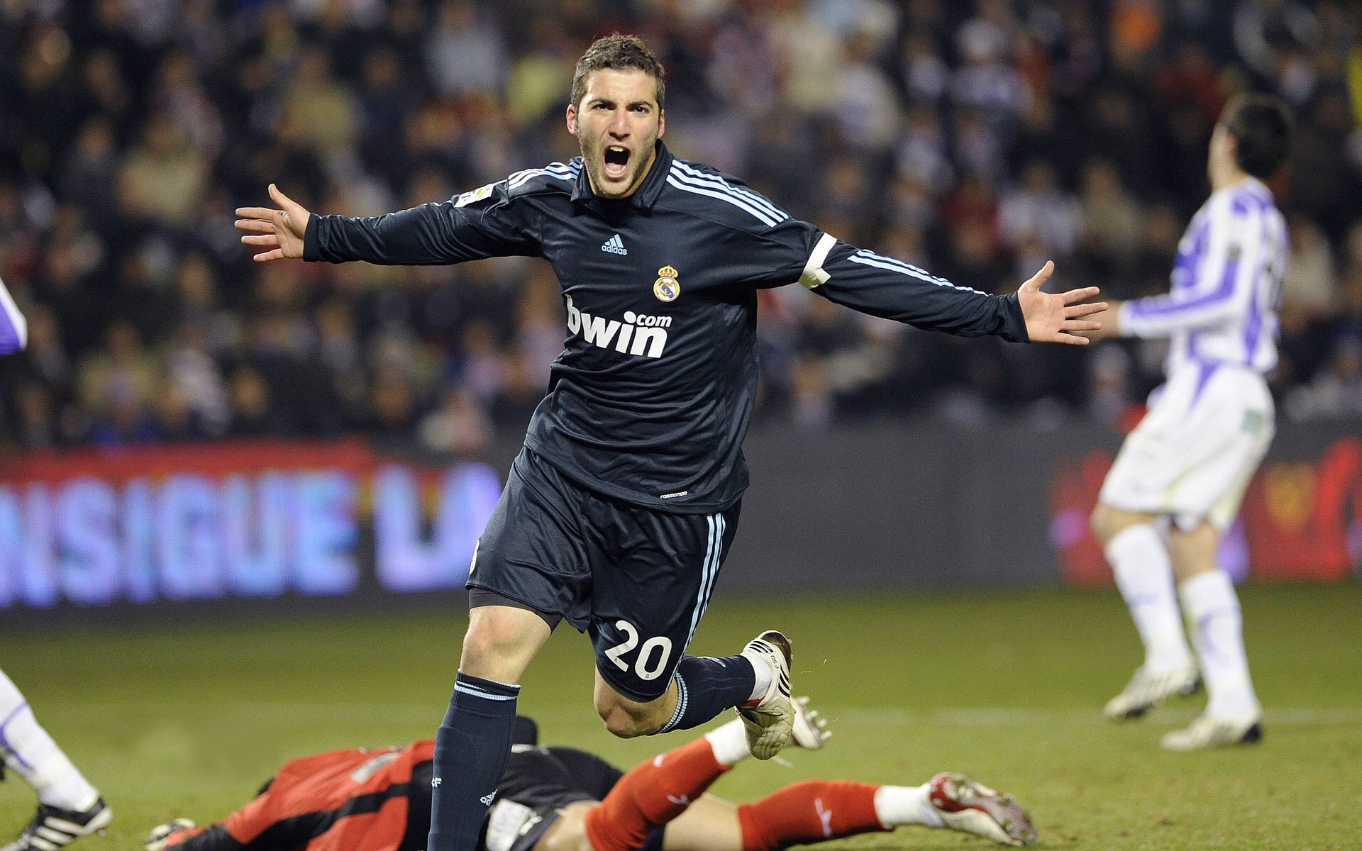 “足球+文化+科技”融合创新发布会在多个城市同步举行，行业开启新格局